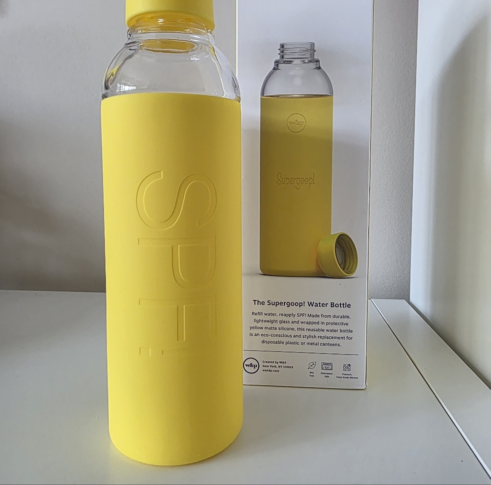 NIB Supergoop! x W&P Porter Glass Water Bottle - Yellow Silicone 20oz